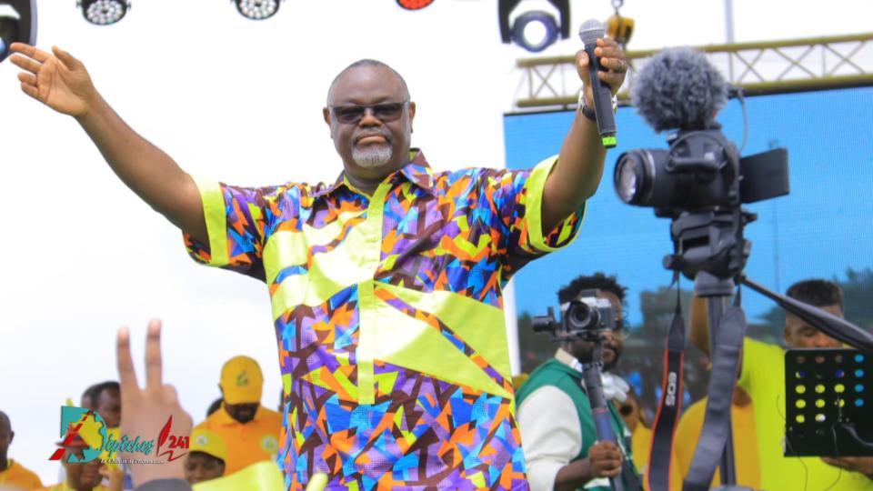 You are currently viewing Meeting géant de l’UDIS à Nzeng Ayong : une vague jaune est née