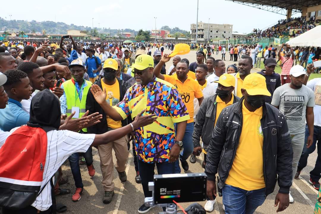 You are currently viewing Meeting de Nzeng-Ayong : Hervé Patrick Opiangah et sa “vague jaune” donnent le la pour une écurie politique encore plus forte